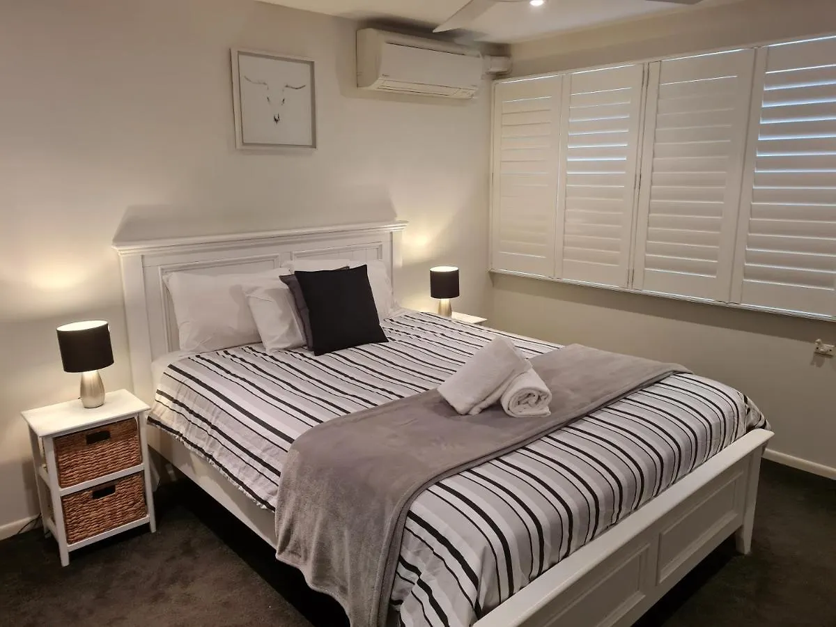 Wharf Lodge River View Apartment Maroochydore