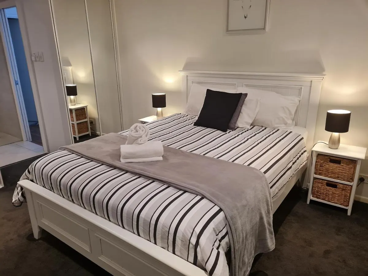 Wharf Lodge River View Apartment Maroochydore 0*,  Australia